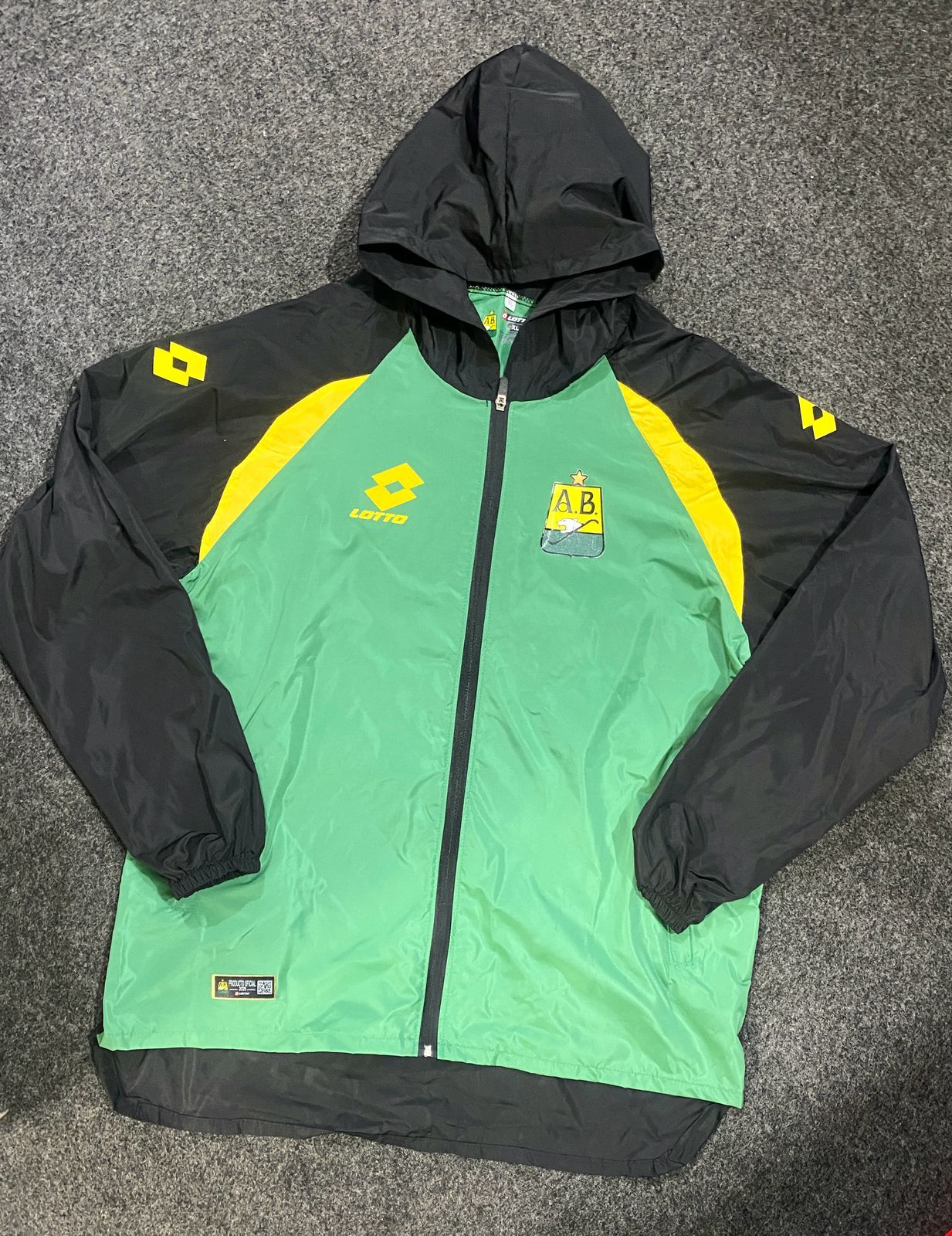 🐆 Chaqueta Rompeviento Atlético Bucaramanga – Lotto Oficial 💛💚🖤