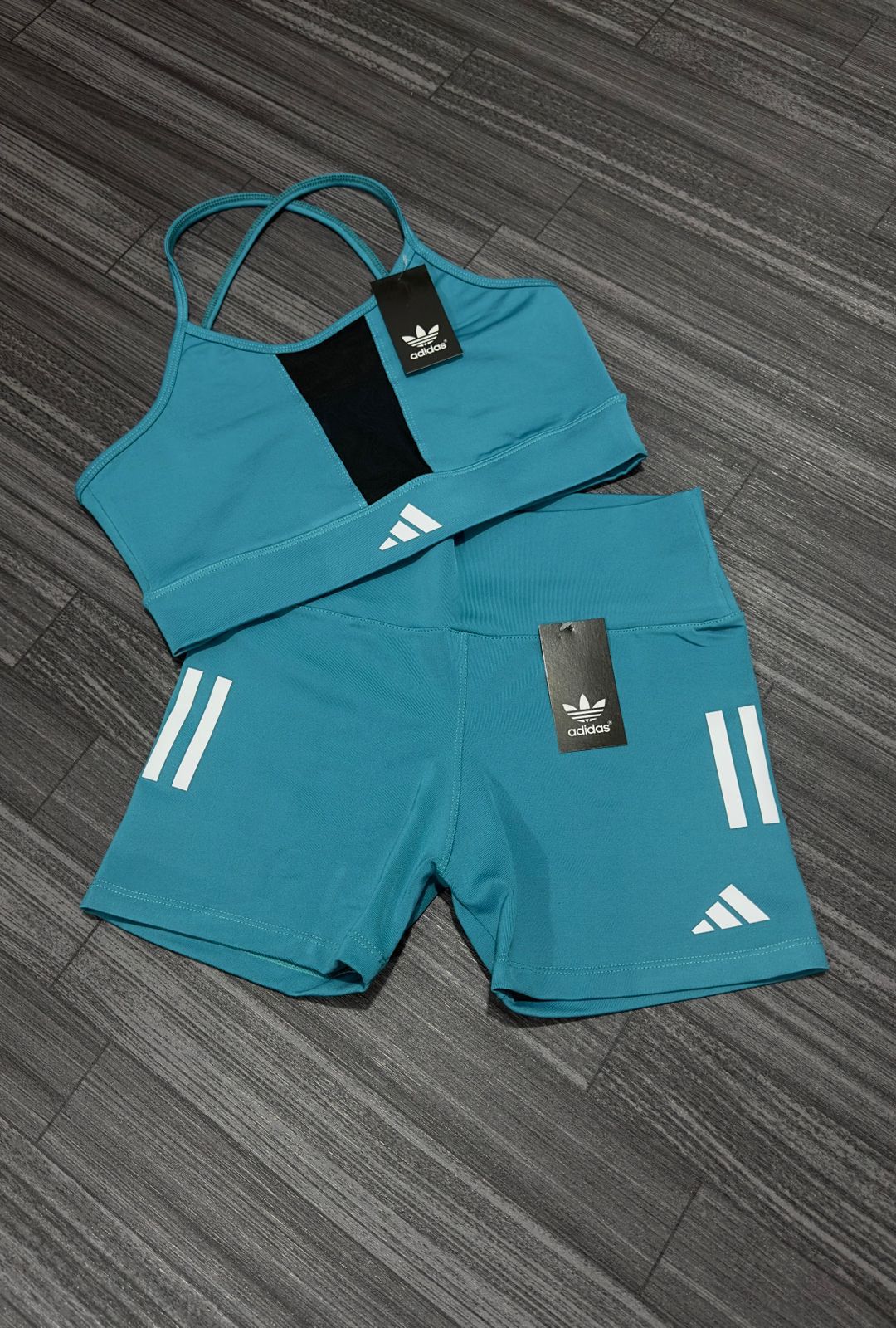 🤍 Conjunto Deportivo Dama Adidas – Top & Short de Compresión 🖤